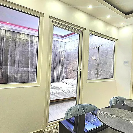 Luxury Paul Green, Private & Accessible Lejlighed Braşov